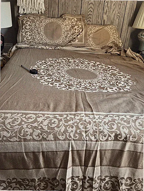 3 piece King Size Jacquard bedspread sets 9x6 And Two King Pillow Shams